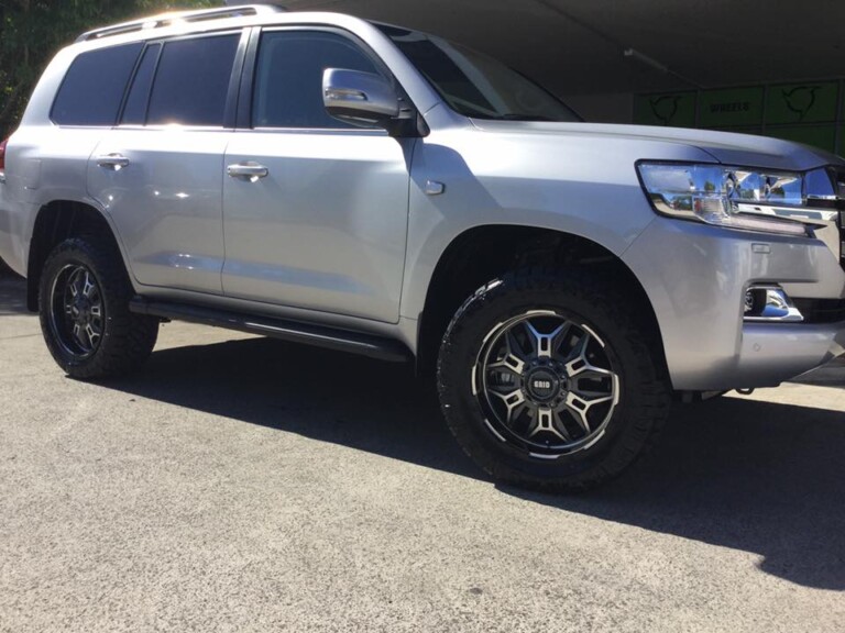 200 Series LandCruiser with 20-inch Grid GD11 wheels and Nitto Ridge Grappler tyres