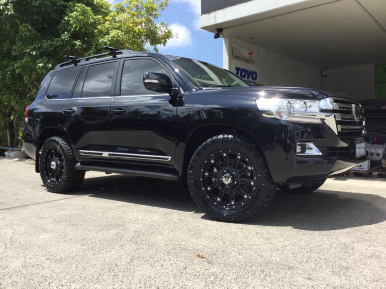 200 Series LandCruiser with 20-inch KMC XD Hoss wheels with Nitto Ridge Grappler tyres