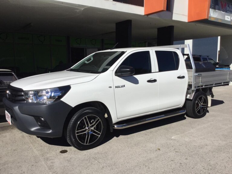 2WD Hilux with 17-inch SSA wheels and Federal light truck tyres