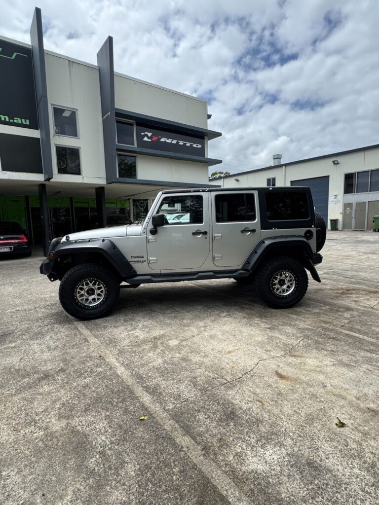 KMC GRS Silver machined black lip