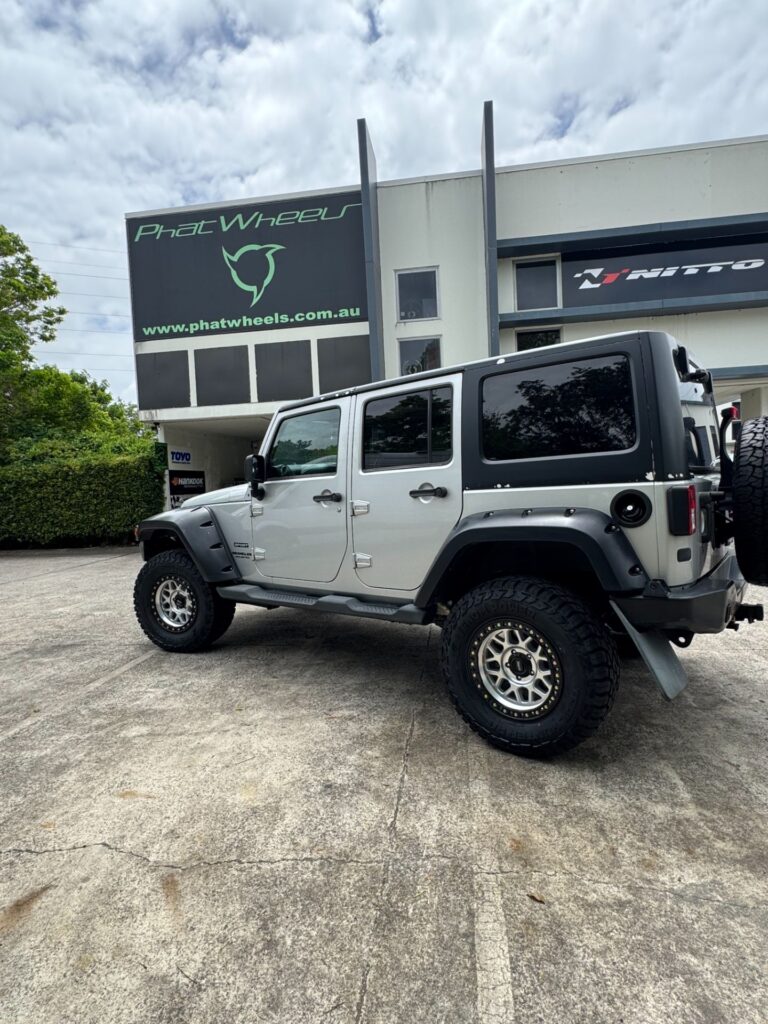 KMC GRS Silver machined black lip