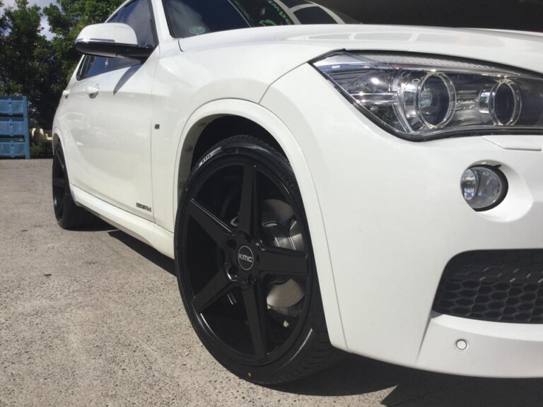 BMW X1 with staggered 20-inch KMC District wheels, Winrun R330 tyres and XYZ coilovers