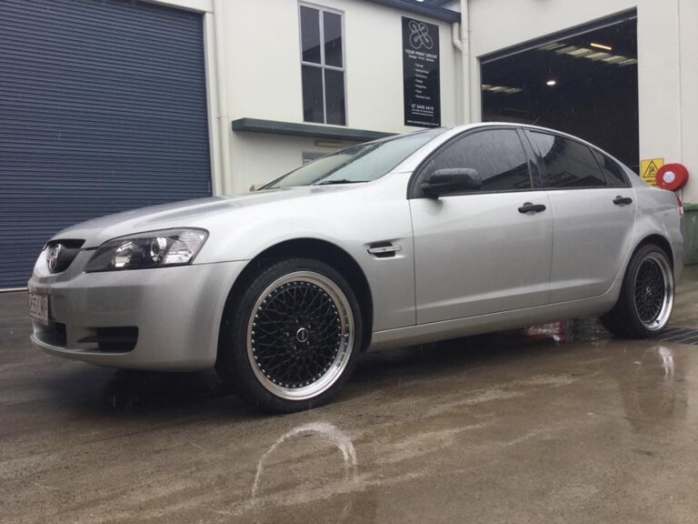 Commodore with 20-inch staggered SSW Lace wheels with machined lip