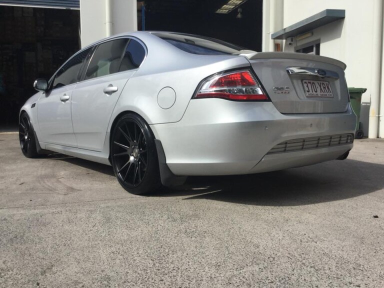 Falcon G6E with staggered 20-inch Niche Vicenza wheels and XYZ coilovers