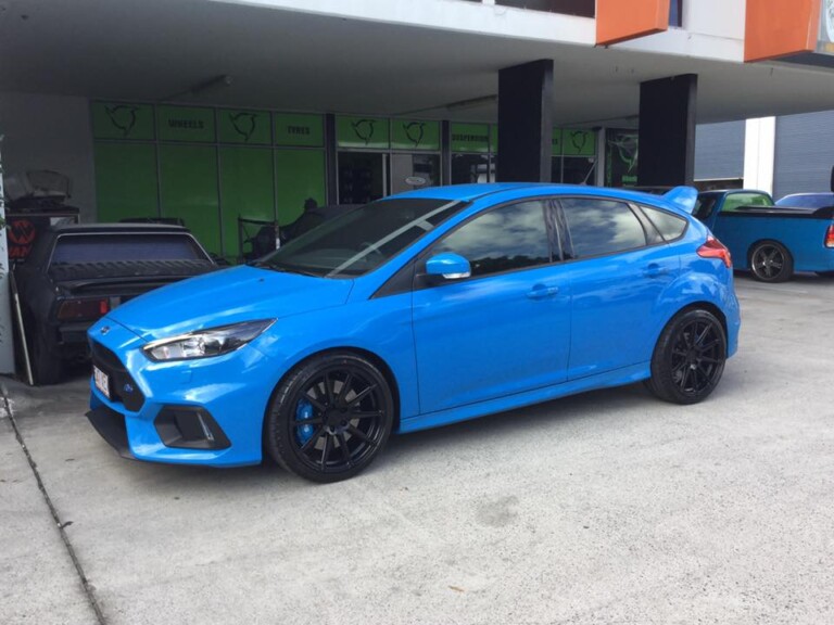 Ford Focus with satin black 19-inch Koya SF04 wheels