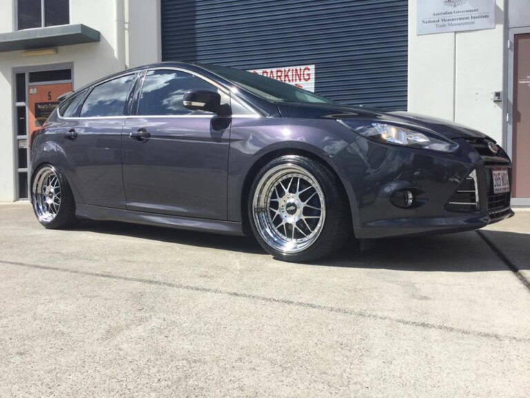 Ford Focus with 18-inch Vision Raven wheels