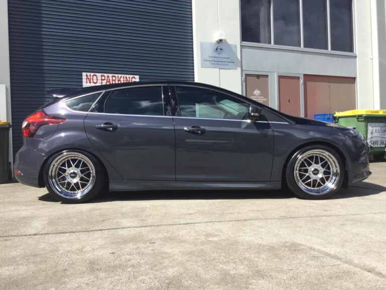 Ford Focus with 18-inch Vision Raven wheels