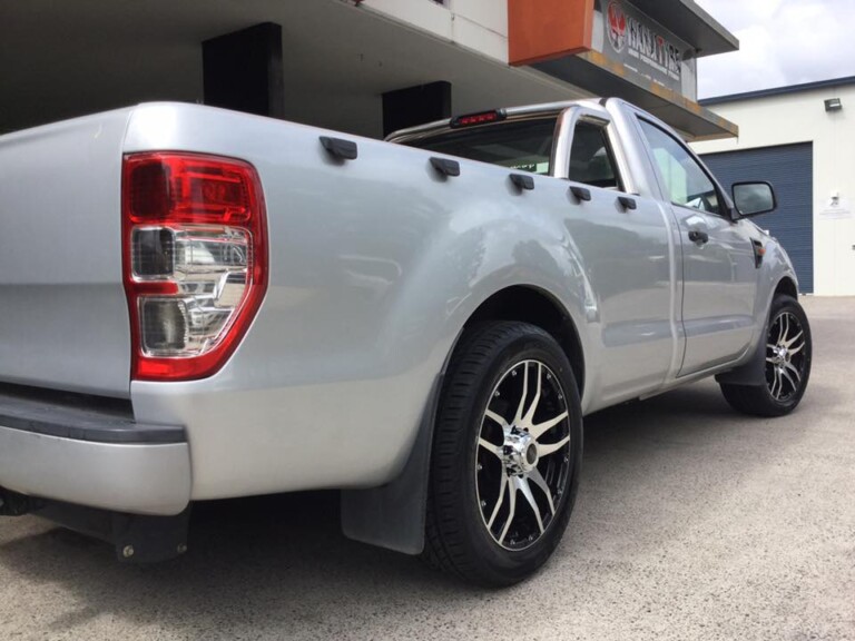 Ford Ranger with 20-inch SSW Cliff wheels with machined face and Maxtrek Fortis T5 tyres