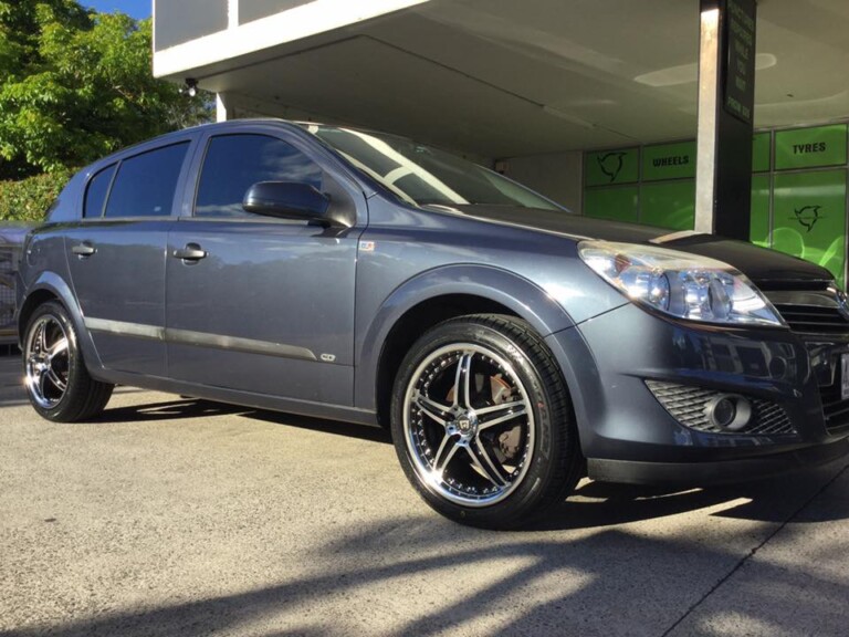 Holden Astra with Motegi Racing wheels and Rydanz Roadster R02 tyres