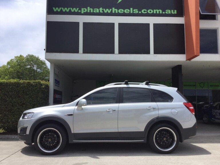 Holden Captiva with 20-inch Simmons OM wheels in gloss black with machined lip