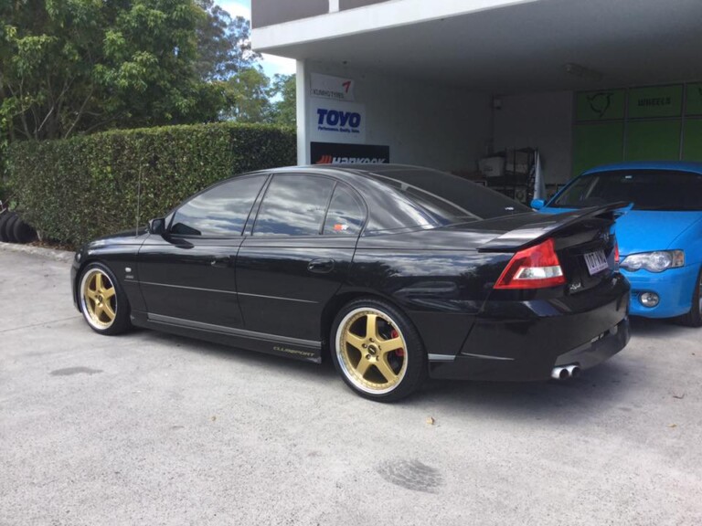 Clubsport with 19-inch Simmons FR wheels in gold with machined lip
