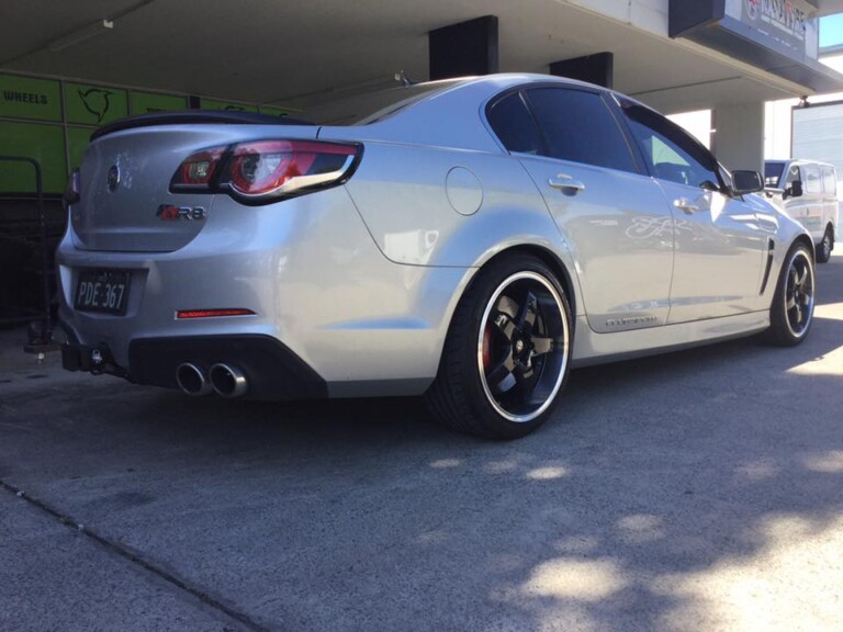 Holden R8 with 20-inch staggered HR-R1 wheels and Maxtrek Maximus tyres