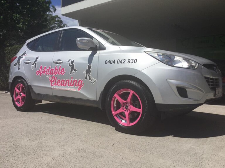 Hyundai ix35 with 17-inch pink Chique wheels