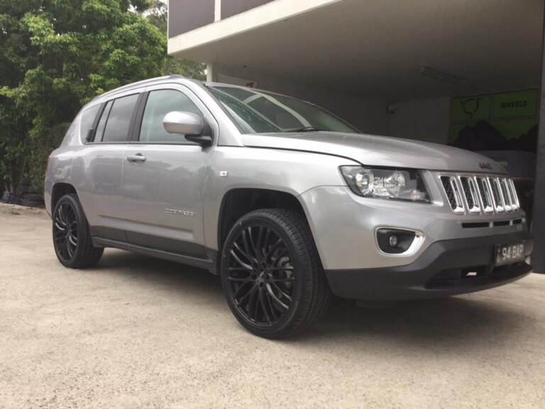 Jeep Compass with 20-inch King Catalina wheels in full black finish