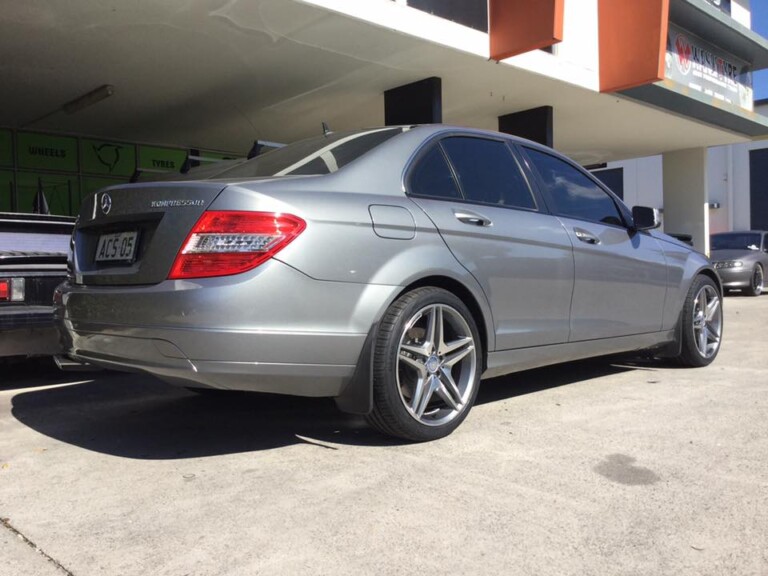 Mercedes with 18-inch M633 machined wheels in gunmetal