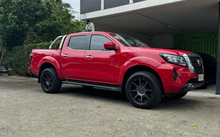 Nissan Navara with ROH Trophy wheels and Pirelli Scorpion AT Plus tyres