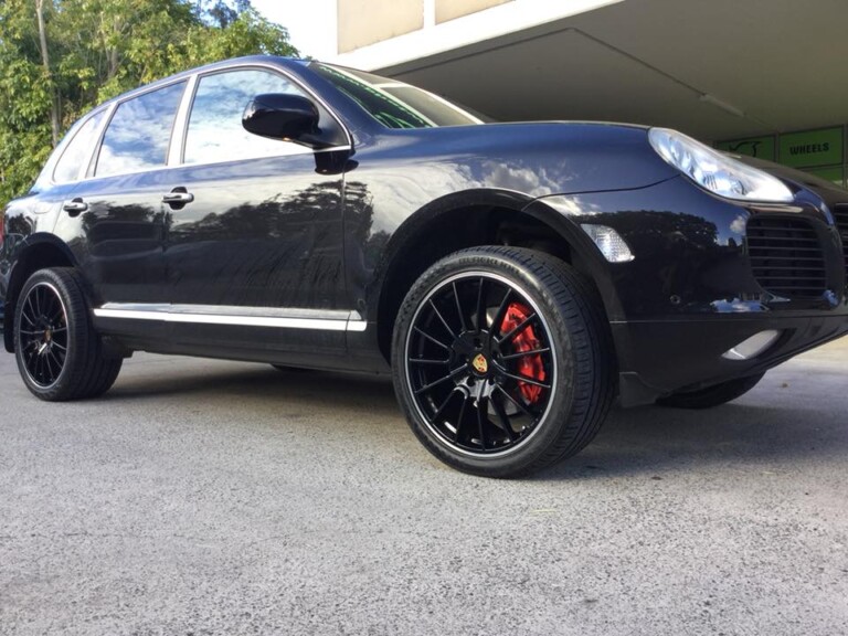 Porsche with 21-inch wheels and Blacklion BU66 Champoint tyres