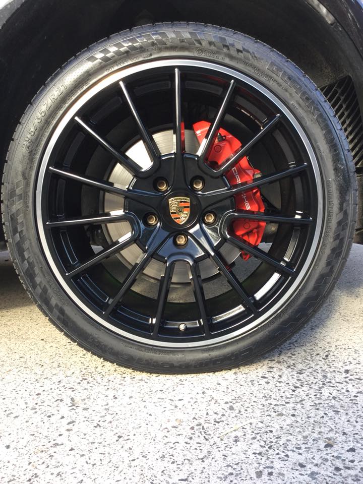 Porsche with 21-inch wheels and Blacklion BU66 Champoint tyres