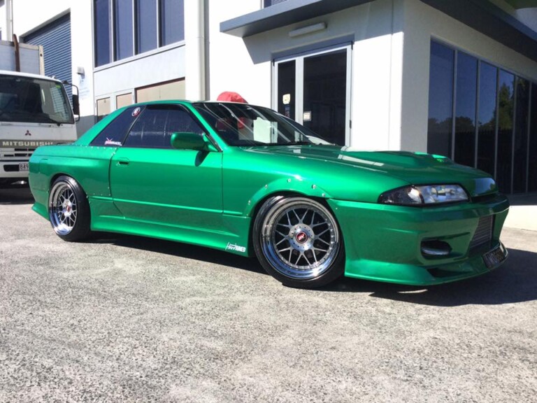 R32 Skyline with 18-inch Yoshihara Design DY-37C wheels and Pace Alventi tyres