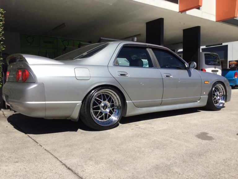 R33 Skyline with 18-inch Vision Raven wheels