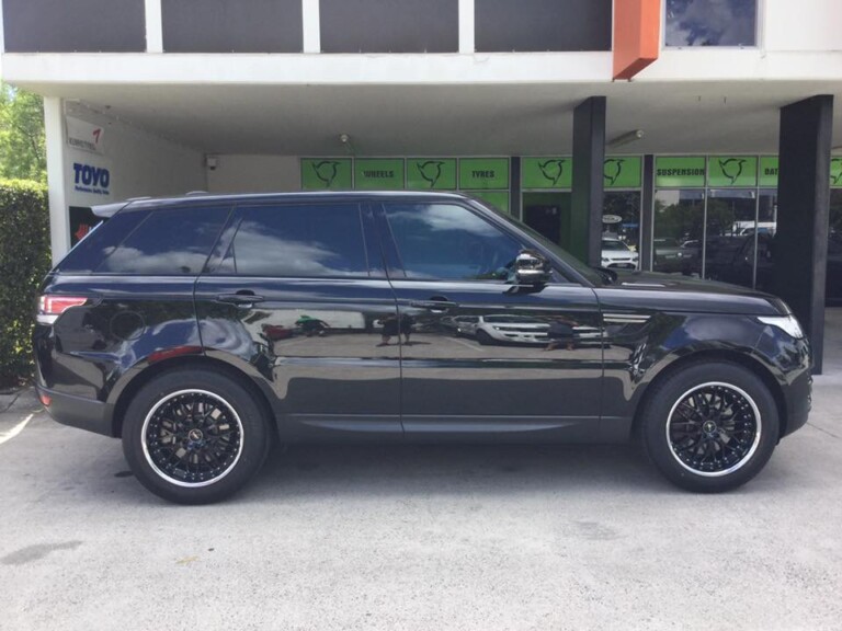Range Rover Sport with 20-inch Vertini Riviera wheels in gloss black with chrome lip