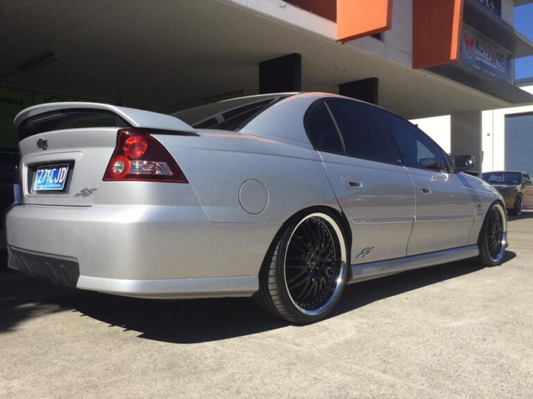 SS Commodore with 20-inch Versus Enduro wheels