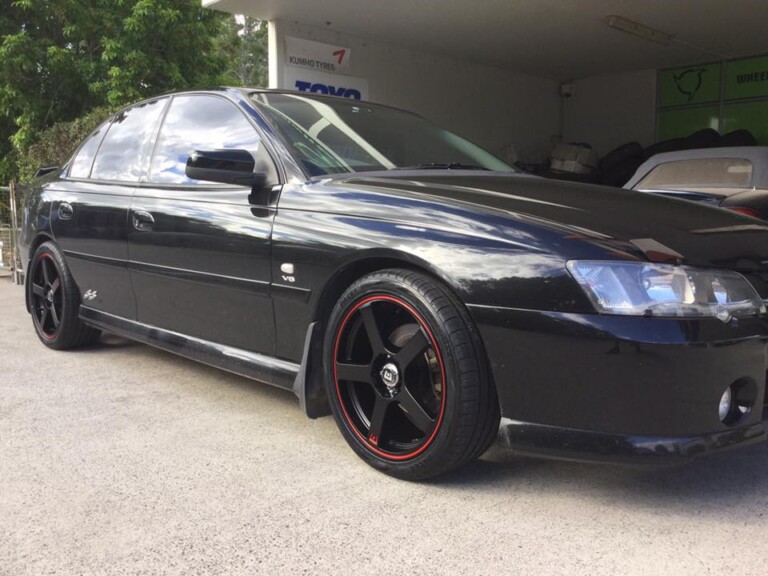 SS Commodore with 18-inch Motegi Racing wheels