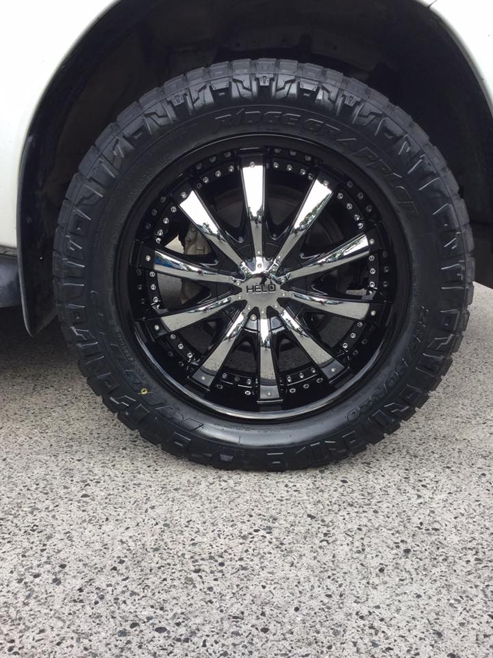 Toyota Hilux with 20-inch Helo HE875 wheels and Nitto Ridge Grappler tyres