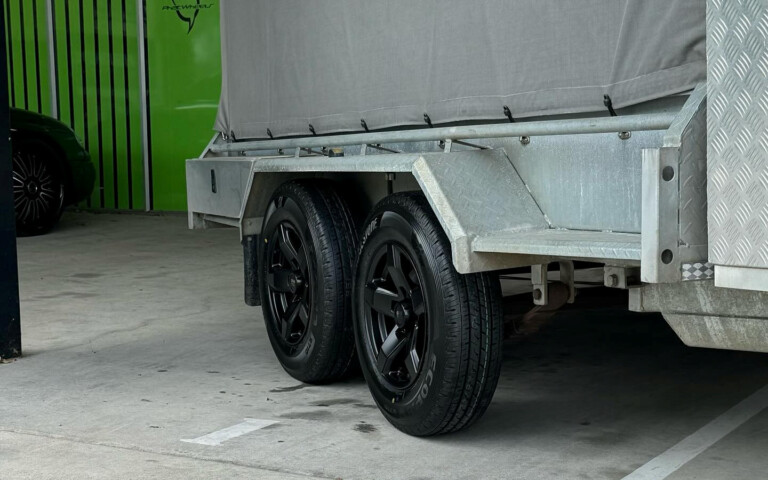 Trailer with Bridgestone Ecopia R710 tyres