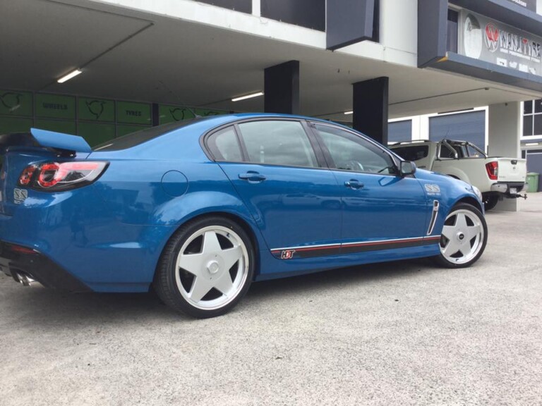 VF Holden Commodore with 20-inch MC Racing MCRB wheels and Winrun R330 tyres