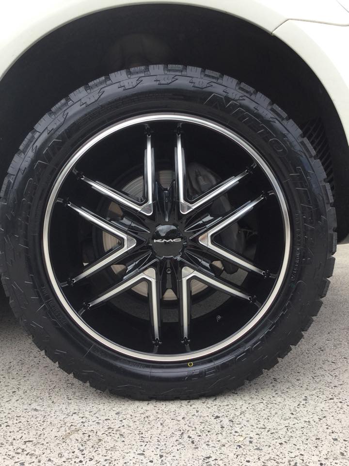 Volkswagen Touareg with 20-inch KMC Splinter wheels and Nitto Terra Grappler tyres