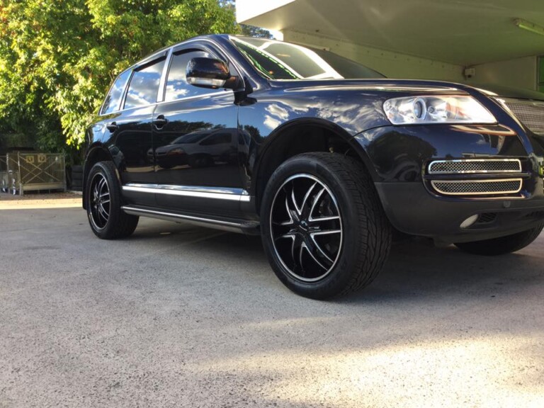 VW Touareg with 20-inch KMC wheels in milled with black